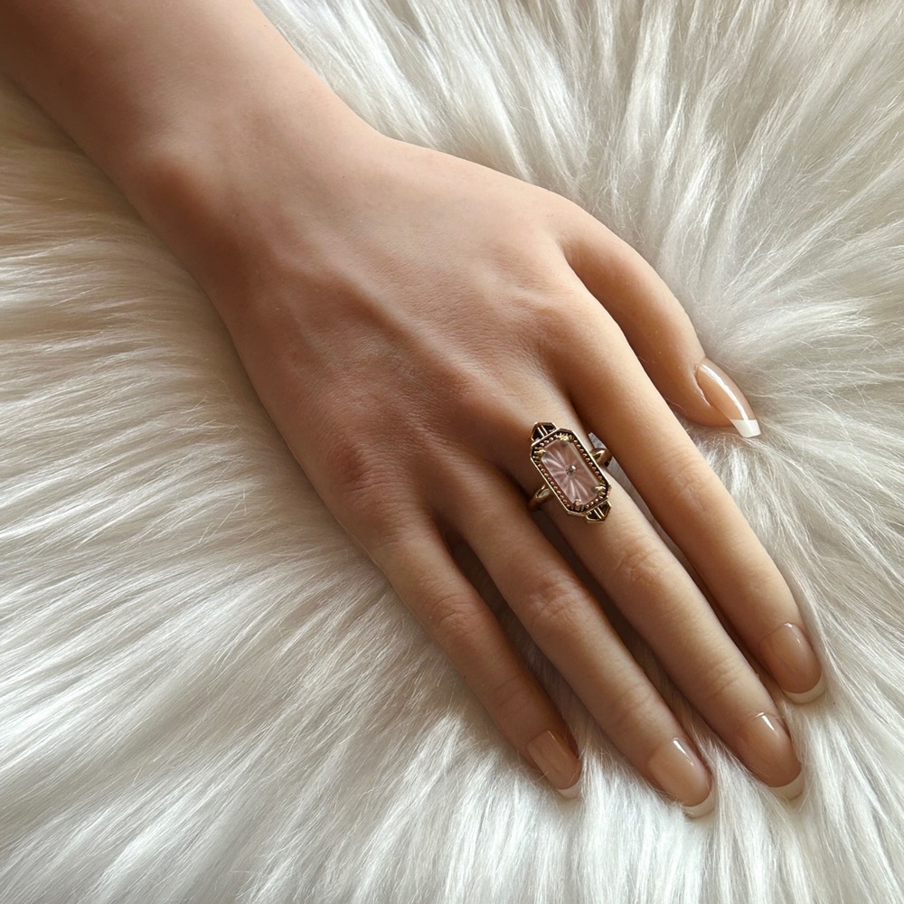 ✨ Vintage ‘Frostlights’ Art Deco Camphor Glass Gold Tone Ring – Size 7.5 ✨ - Picture 15 of 16